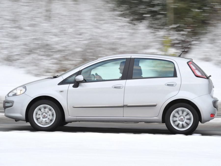  Fiat Punto Evo 5-Door 2010 года  (UK) (фото 9 из 16)